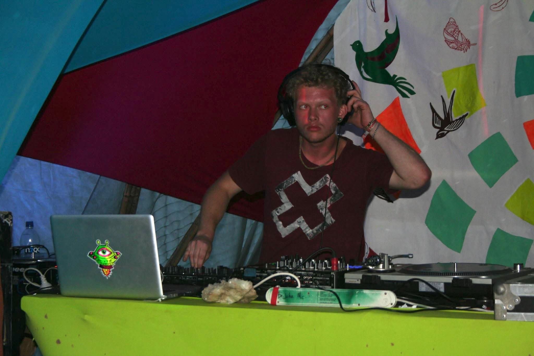 Nomadic DJing in the E-Zone at Luminate Festival 2015